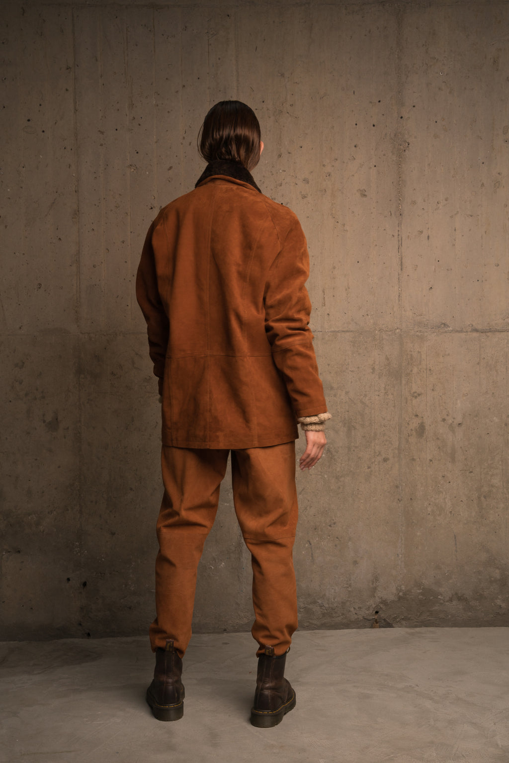 CHAQUETA ELIZABETH CON BOLSILLOS DE FUELLE Y CUELLO DE PIEL DE OVEJA