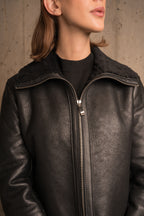 CHAQUETA DE PIEL DE OVEJA CON CREMALLERA CUADRADA MARIA ANDREA