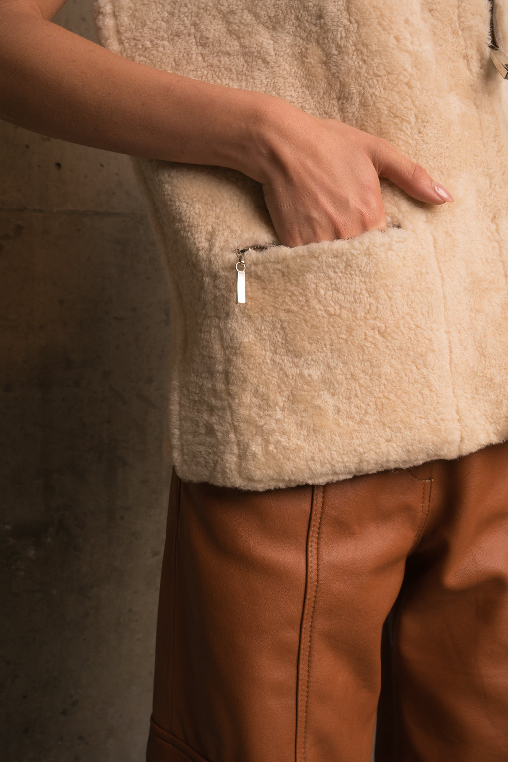 CHALECO REVERSIBLE DE PIEL DE OVEJA MAYA