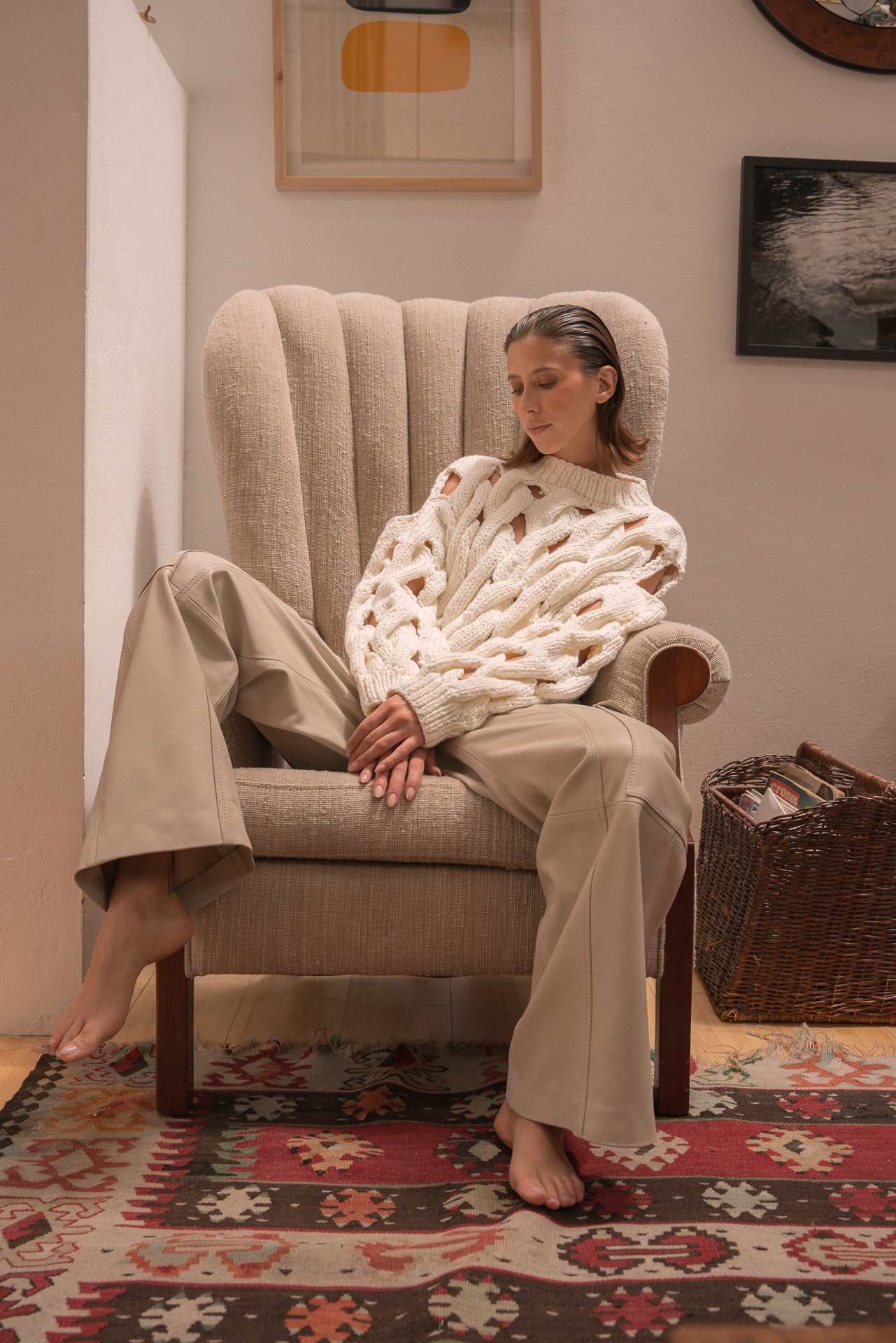 LARA SUPER HOLLOW KNIT SWEATER